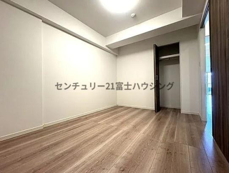 �_�ސ쌧����s�Ԃ̖؂̒��Ã}���V�����̗m��