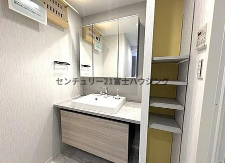 �_�ސ쌧����s�Ԃ̖؂̒��Ã}���V�����̐��ʑ�E���ʏ�