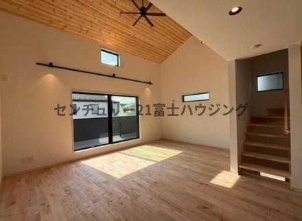 �_�ސ쌧������s��̐V�z��ˌ��Ẵ��r���O