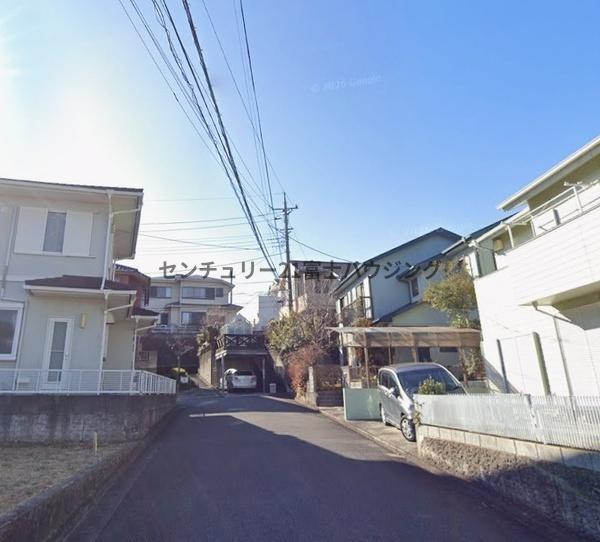 �_�ސ쌧����s���̒��È�ˌ��Ă̑O�ʓ��H�܂ތ��n�ʐ^