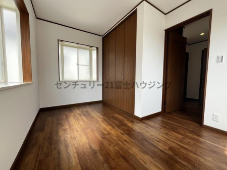 �_�ސ쌧����s�����C��3���ڂ̒��È�ˌ��Ă̎q������