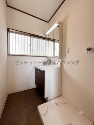 �_�ސ쌧����s�����C��3���ڂ̒��È�ˌ��Ă̐��ʑ�E���ʏ�