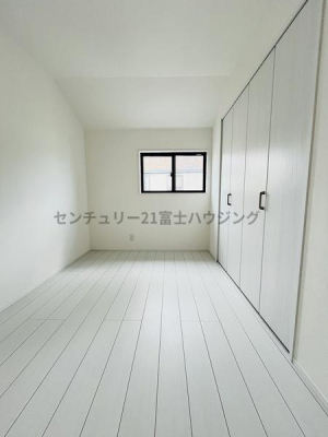 �_�ސ쌧������s�l�V���̐V�z��ˌ��Ă̎q������