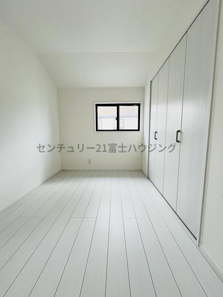 �_�ސ쌧������s�l�V���̐V�z��ˌ��Ă̎q������