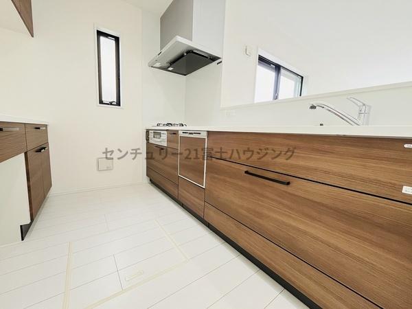 �_�ސ쌧������s�l�V���̐V�z��ˌ��ẴL�b�`��