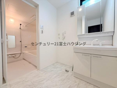 �_�ސ쌧���q�s�����3���ڂ̐V�z��ˌ��Ă̗���