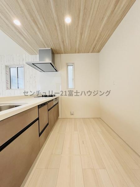 �_�ސ쌧���ˎs���P�l�̐V�z��ˌ��ẴL�b�`��