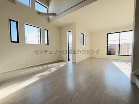 �_�ސ쌧������s���c1���ڂ̐V�z��ˌ��Ẵ��r���O