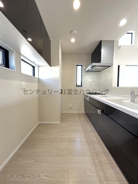 �_�ސ쌧������s���c1���ڂ̐V�z��ˌ��ẴL�b�`��
