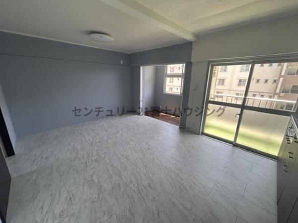 �_�ސ쌧����s�ғ����C��2���� 3-12�̒��Ã}���V�����̃��r���O