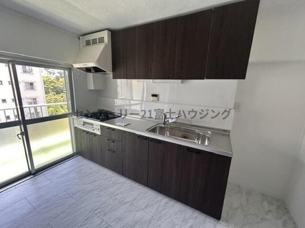 �_�ސ쌧����s�ғ����C��2���� 3-12�̒��Ã}���V�����̃L�b�`��