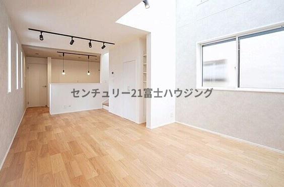 �_�ސ쌧������s���6���ڂ̐V�z��ˌ��Ẵ��r���O