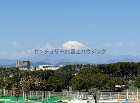 �_�ސ쌧����s�ғ����C��3���ڂ̒��Ã}���V�����̏Z�˂���̒��]�ʐ^