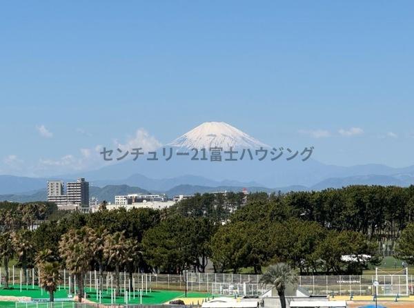 �_�ސ쌧����s�ғ����C��3���ڂ̒��Ã}���V�����̏Z�˂���̒��]�ʐ^