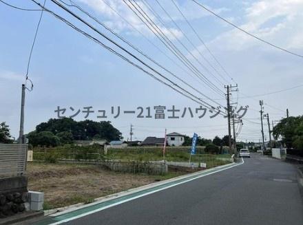 �_�ސ쌧����s�ڋ��̓y�n�̑O�ʓ��H�܂ތ��n�ʐ^