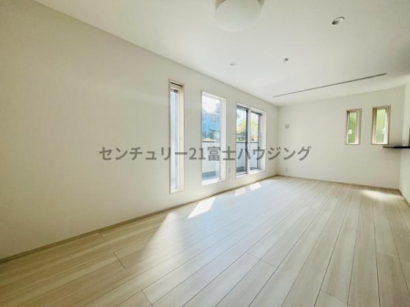 �_�ސ쌧������s�x�m�����̐V�z��ˌ��Ẵ��r���O
