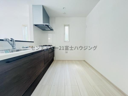 �_�ސ쌧������s�x�m�����̐V�z��ˌ��ẴL�b�`��