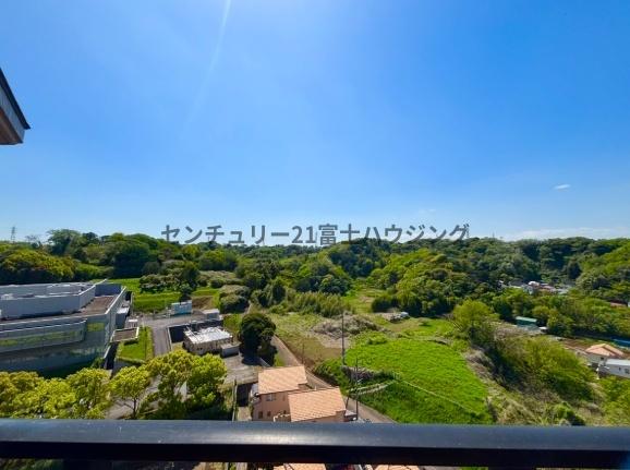 �_�ސ쌧����s�얼�̒��Ã}���V�����̏Z�˂���̒��]�ʐ^
