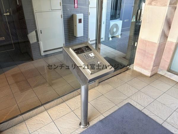 �_�ސ쌧����s�����C��5���ڂ̒��Ã}���V�����̃G���g�����X