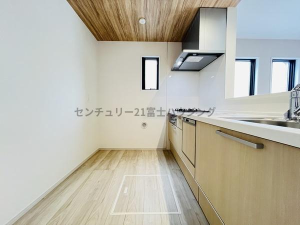 �_�ސ쌧���ˎs���l���̐V�z��ˌ��ẴL�b�`��
