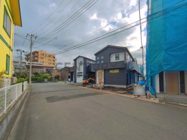 �_�ސ쌧����s�����̐V�z��ˌ��Ă̑O�ʓ��H�܂ތ��n�ʐ^