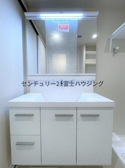 �_�ސ쌧������s�\�ԍ�3���ڂ̒��Ã}���V�����̐��ʑ�E���ʏ�