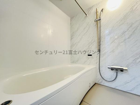 �_�ސ쌧������s�o�����̐V�z��ˌ��Ă̗���