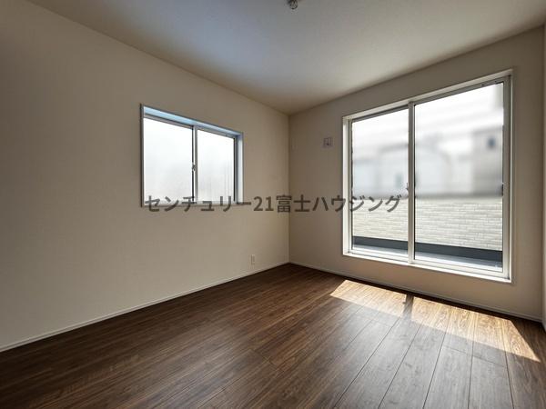 �_�ސ쌧����s�H��5���ڂ̐V�z��ˌ��Ă̗m��