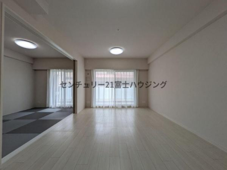 �_�ސ쌧����s�얼�̒��Ã}���V�����̃��r���O