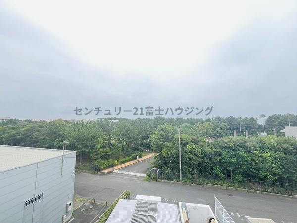 �_�ސ쌧������s������̒��Ã}���V�����̏Z�˂���̒��]�ʐ^