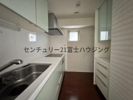 �_�ސ쌧����s�쓡��̒��Ã}���V�����̃L�b�`��