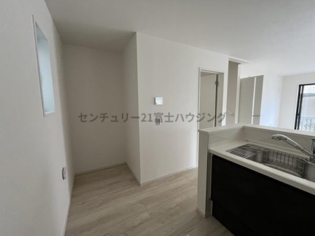 �_�ސ쌧������s���c4���ڂ̐V�z��ˌ��ẴL�b�`��