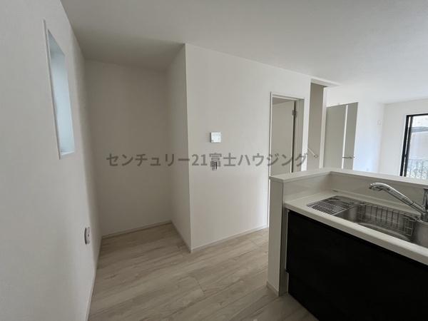 �_�ސ쌧������s���c4���ڂ̐V�z��ˌ��ẴL�b�`��