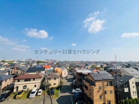 �_�ސ쌧������s���v�ۂ̒��Ã}���V�����̏Z�˂���̒��]�ʐ^