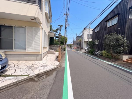 �_�ސ쌧������s���C�ݓ�6���ڂ̓y�n�̑O�ʓ��H�܂ތ��n�ʐ^