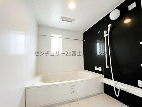�_�ސ쌧����s�勘�̐V�z��ˌ��Ă̗���