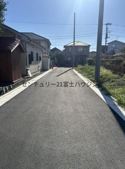 �_�ސ쌧������s�����̓y�n�̑O�ʓ��H�܂ތ��n�ʐ^