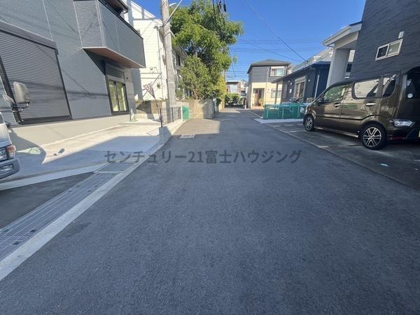 �_�ސ쌧������s�Ђ΂肪�u�̐V�z��ˌ��Ă̑O�ʓ��H�܂ތ��n�ʐ^