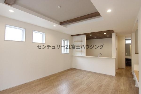�_�ސ쌧������s���c2���ڂ̐V�z��ˌ��Ẵ��r���O