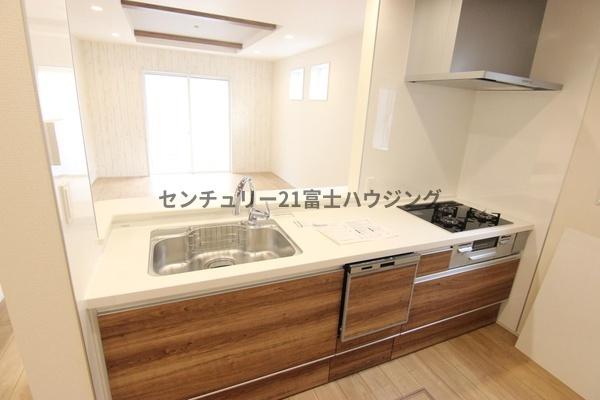 �_�ސ쌧������s���c2���ڂ̐V�z��ˌ��ẴL�b�`��