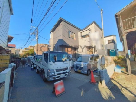�_�ސ쌧����s�ғ�1���ڂ̐V�z��ˌ��Ă̑O�ʓ��H�܂ތ��n�ʐ^