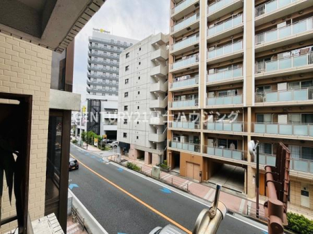 �_�ސ쌧����s�쓡��̒��Ã}���V�����̏Z�˂���̒��]�ʐ^