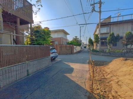 �_�ސ쌧����s����������3���ڂ̓y�n�̑O�ʓ��H�܂ތ��n�ʐ^