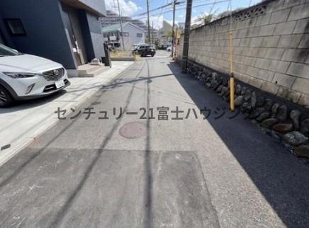 �_�ސ쌧����s�H��3���ڂ̐V�z��ˌ��Ă̑O�ʓ��H�܂ތ��n�ʐ^