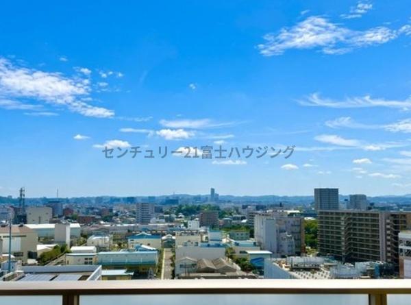 �_�ސ쌧������s��̒��Ã}���V�����̏Z�˂���̒��]�ʐ^